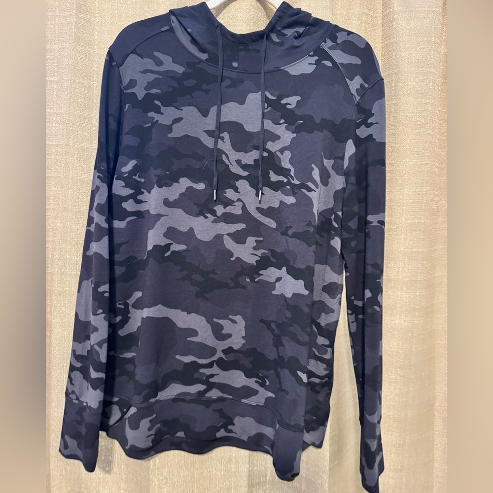 Athletic Works Women's Black and Gray Camo Hoodie L